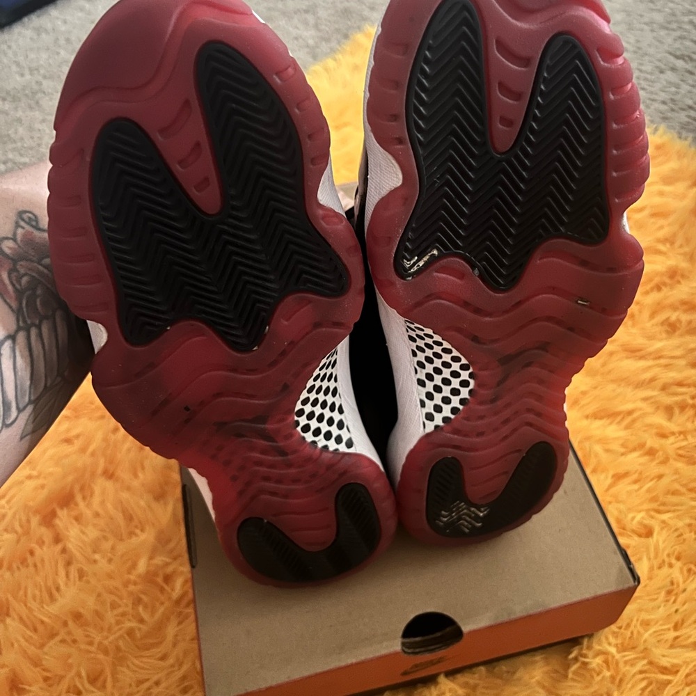 Air Jordan Retro Bred 11 - Picture 6 of 9